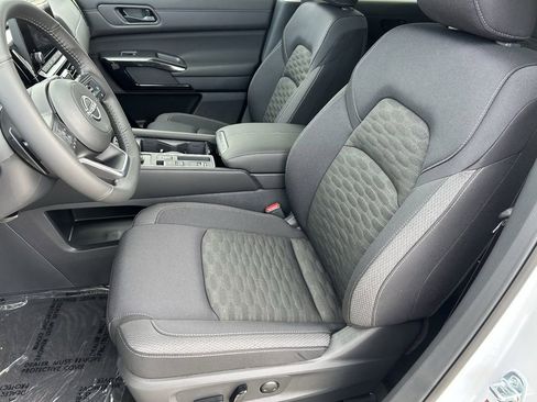 New 2025 Nissan Pathfinder SV image 17