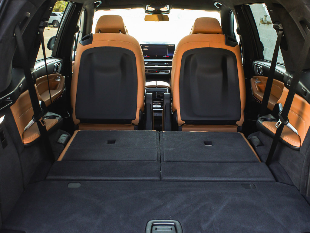 Used 2023 BMW X7 xDrive40i w/ M Sport Package AWD/4WD image 47
