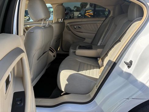 Used 2014 Ford Taurus SE FWD image 4