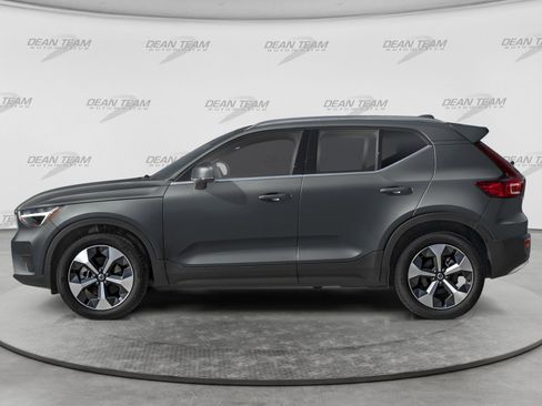 Used 2024 Volvo XC40 B5 Plus w/ Protection Package Premier AWD/4WD image 3
