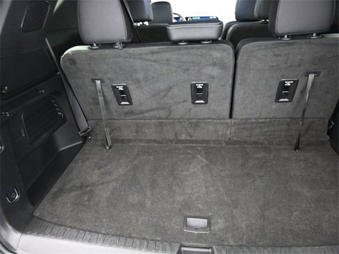 Used 2025 Chevrolet Traverse LT image 24