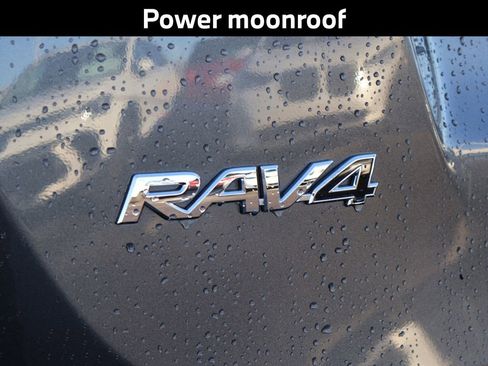 Used 2018 Toyota RAV4 XLE image 9