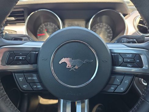 Used 2015 Ford Mustang Coupe RWD image 20