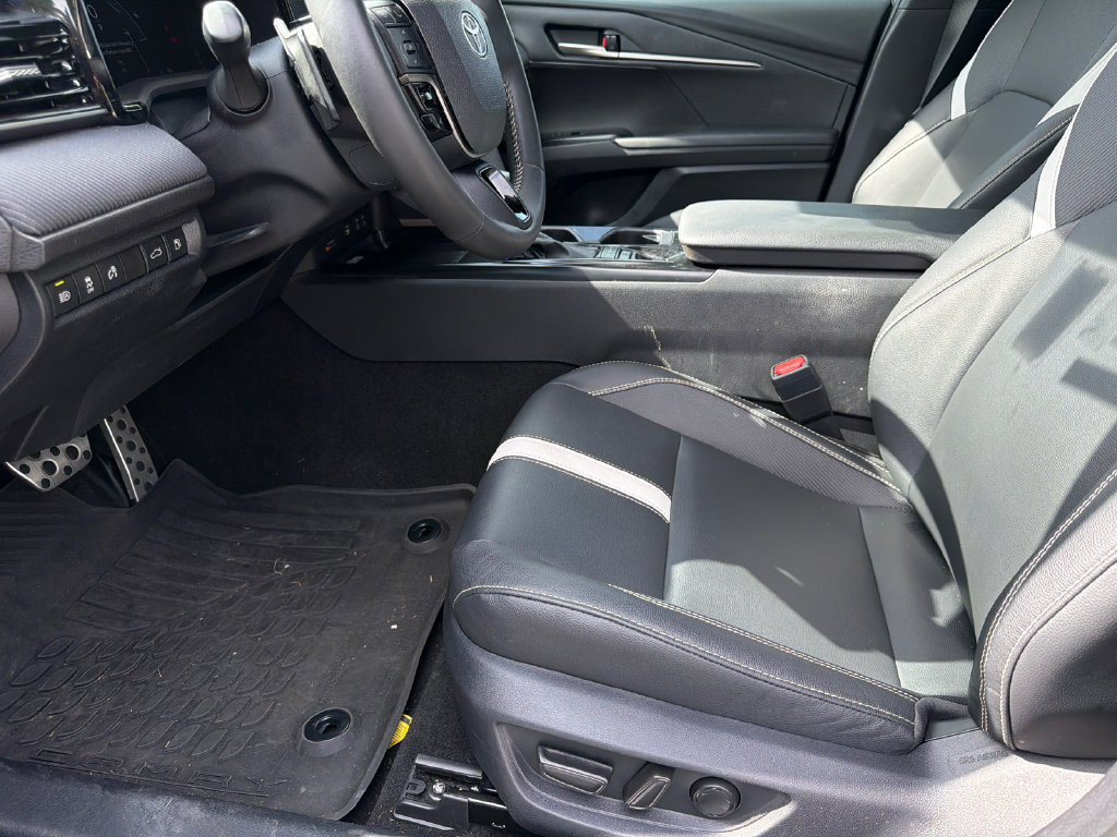 Used 2025 Toyota Camry SE w/ Convenience Package FWD image 17