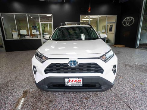 Used 2020 Toyota RAV4 XLE w/ Carpet Mat Package AWD/4WD image 6