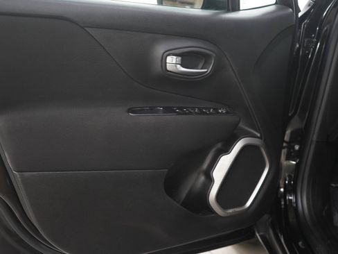 Used 2021 Jeep Renegade Latitude AWD/4WD image 18
