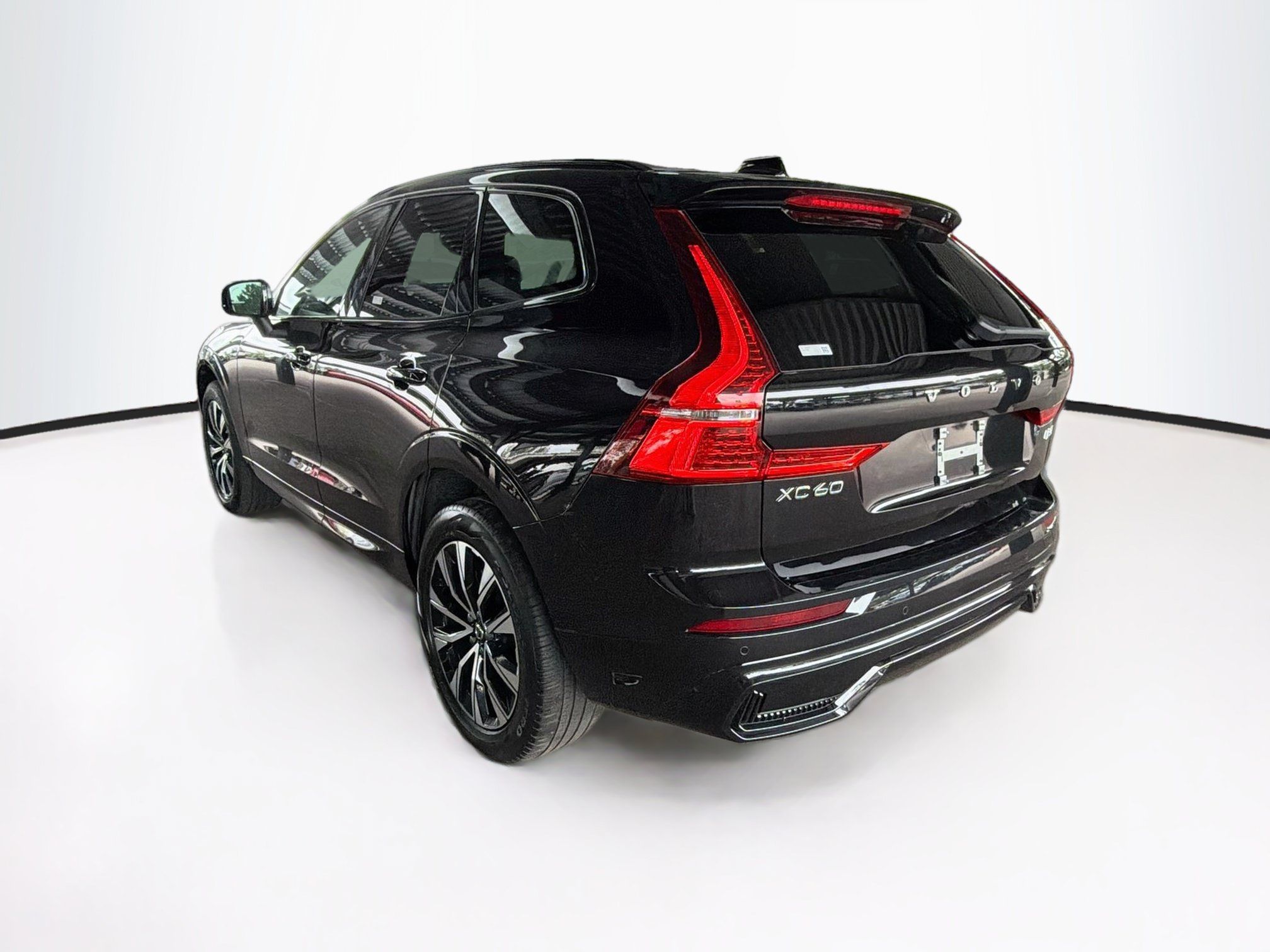 Used 2025 Volvo XC60 B5 Core AWD/4WD image 5