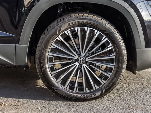 New 2026 Volkswagen Taos SE FWD image 5