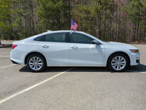 Used 2025 Chevrolet Malibu LT FWD image 3