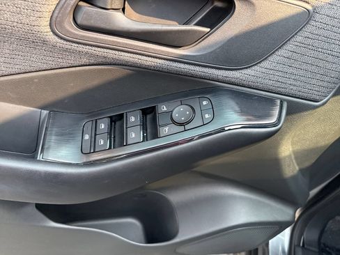 Used 2023 Nissan Rogue S AWD/4WD image 11