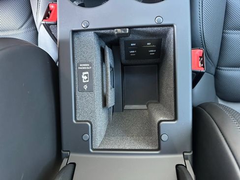 Certified 2026 Porsche Macan AWD/4WD image 25