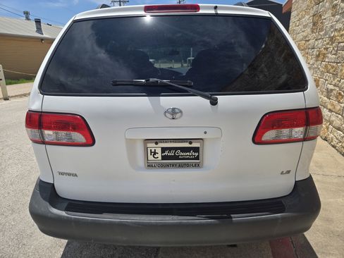 Used 2001 Toyota Sienna LE FWD image 15