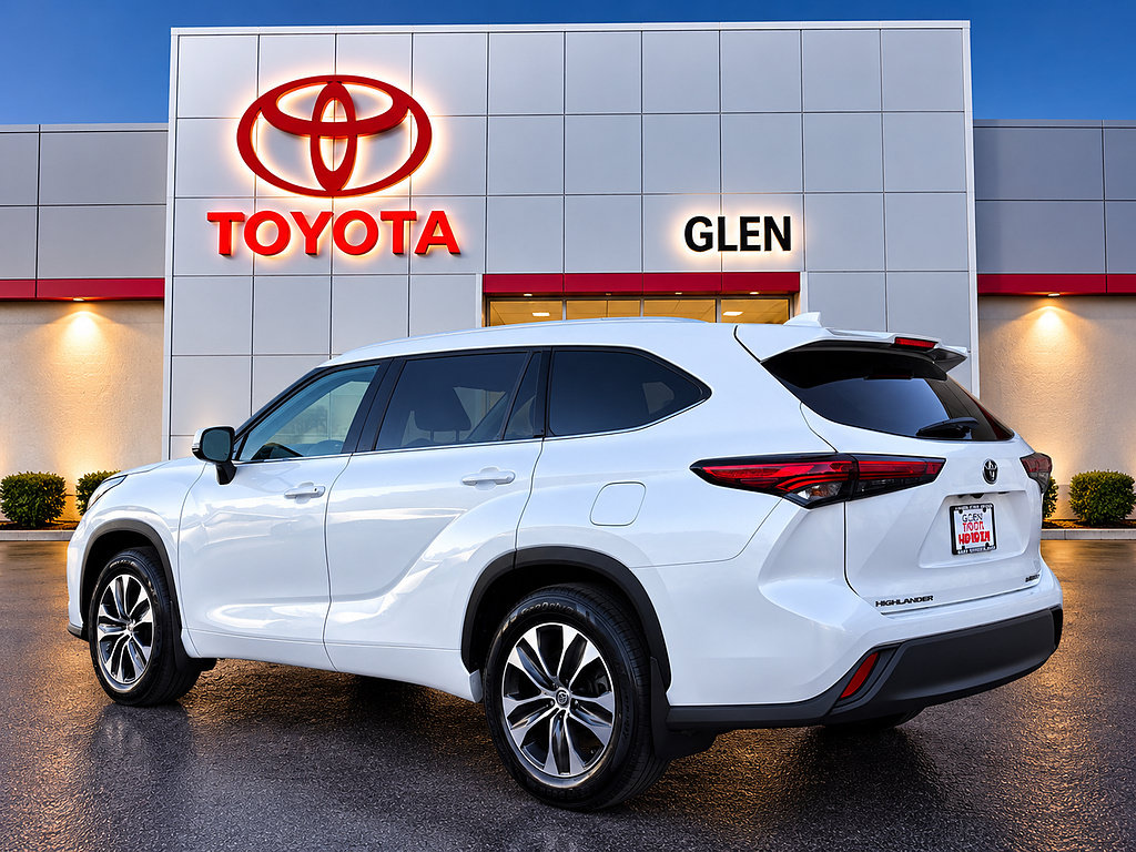 Used 2022 Toyota Highlander XLE AWD/4WD image 5