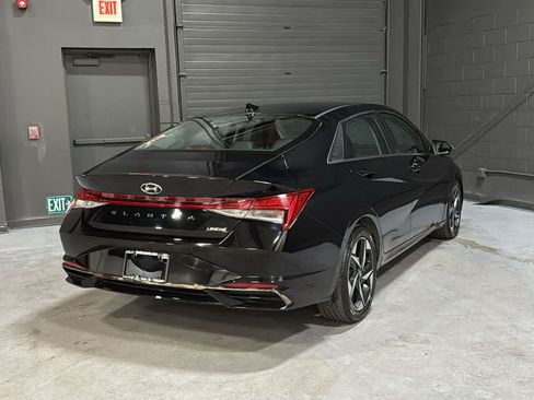 Used 2022 Hyundai Elantra Limited FWD image 4