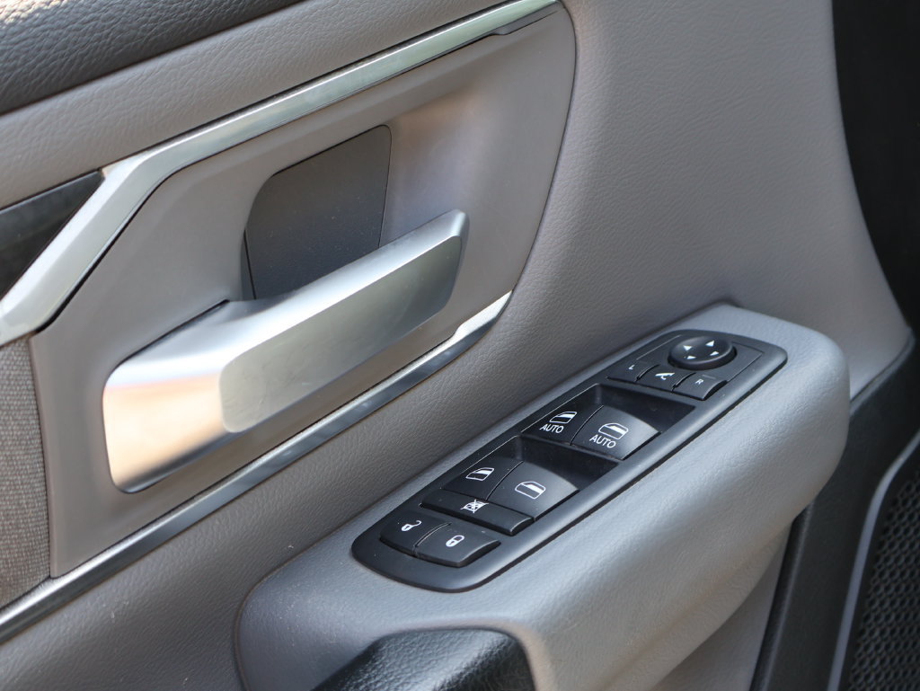 Used 2019 RAM 1500 4x4 Crew Cab image 19