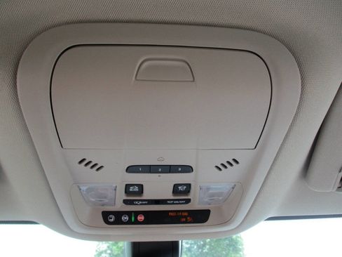 Used 2020 Buick Enclave Essence w/ LPO, Luxury Package FWD image 22