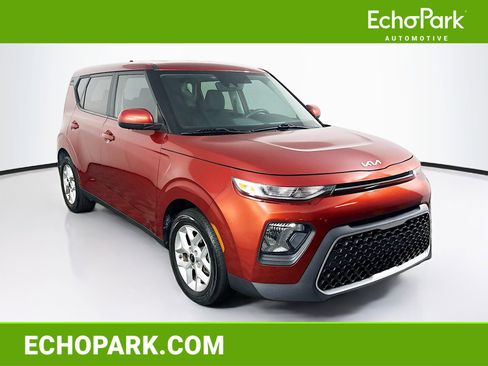 Used 2022 Kia Soul LX w/ Technology Package FWD image 1