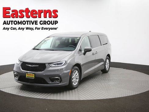 Used 2023 Chrysler Pacifica Touring-L FWD image 57