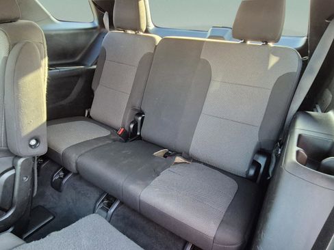 Used 2023 Chevrolet Traverse LT FWD image 20