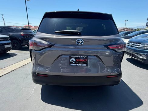 Used 2023 Toyota Sienna XLE AWD/4WD image 5