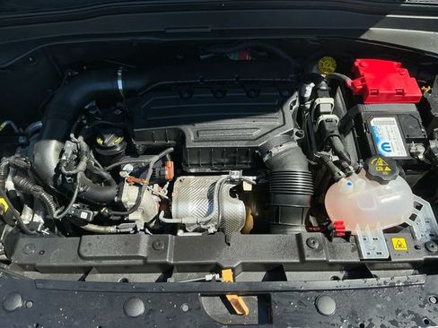 Used 2022 Jeep Renegade Latitude AWD/4WD image 19