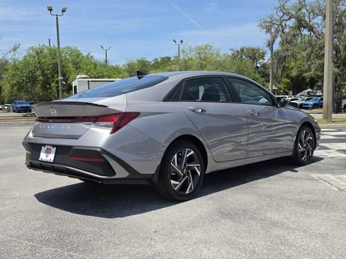 Used 2025 Hyundai Elantra Sport FWD image 5