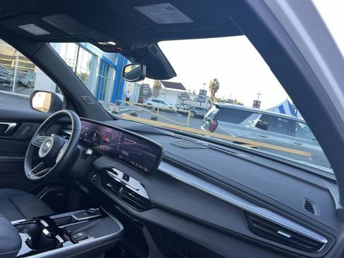 Used 2025 Buick Enclave Preferred image 28