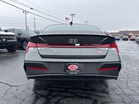 Certified 2025 Hyundai Elantra Sport image 7