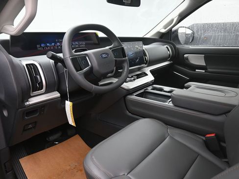 New 2025 Ford Expedition Active image 19