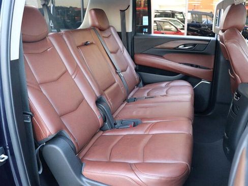 Used 2020 Cadillac Escalade ESV Premium Luxury image 14