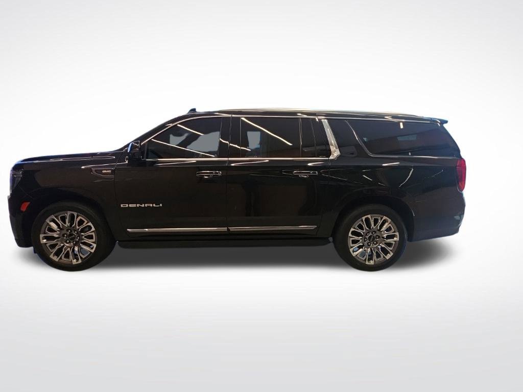 Used 2023 GMC Yukon XL Denali Ultimate AWD/4WD image 10