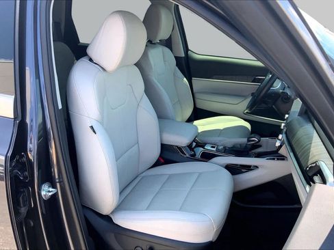 Used 2025 Kia Telluride SX w/ SX Captain's Chair Package FWD image 9