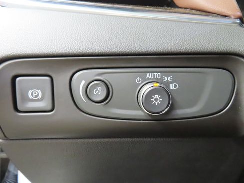 Used 2018 Buick Enclave Avenir w/ Avenir Technology Package AWD/4WD image 50