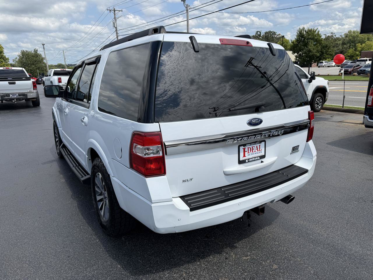 Used 2017 Ford Expedition XLT AWD/4WD image 2