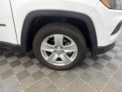 Used 2022 Jeep Compass Latitude FWD image 12