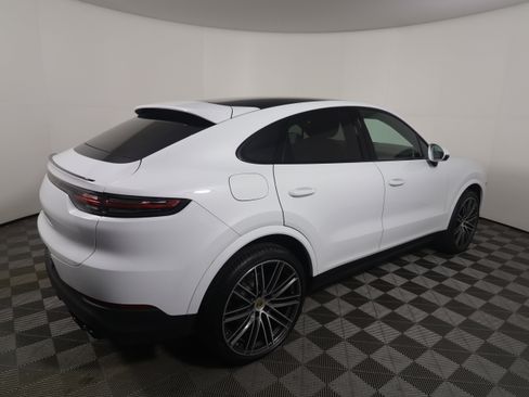Certified 2023 Porsche Cayenne Platinum Edition image 7