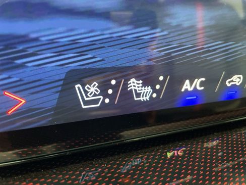New 2026 Chevrolet Traverse RS w/ LPO, Floor Liner Package AWD/4WD image 17