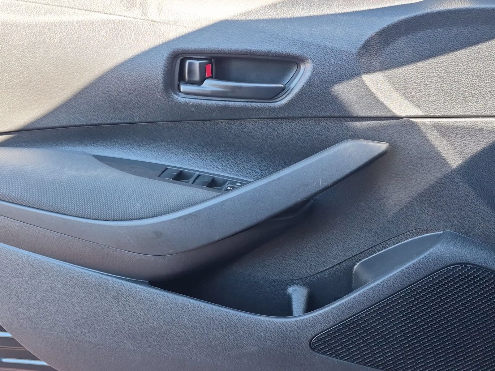 Used 2022 Toyota Corolla LE FWD image 11