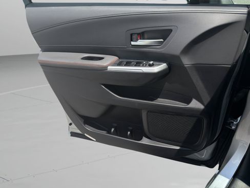 Certified 2023 Toyota Sienna XSE FWD image 22