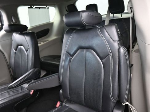 Used 2022 Chrysler Pacifica Touring-L FWD image 29