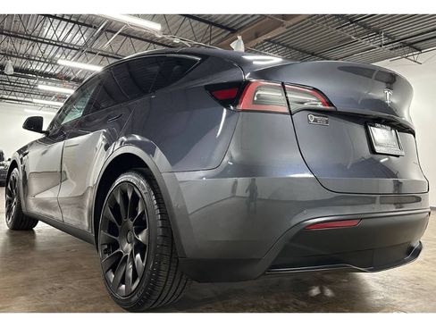 Used 2022 Tesla Model Y Long Range AWD/4WD image 16