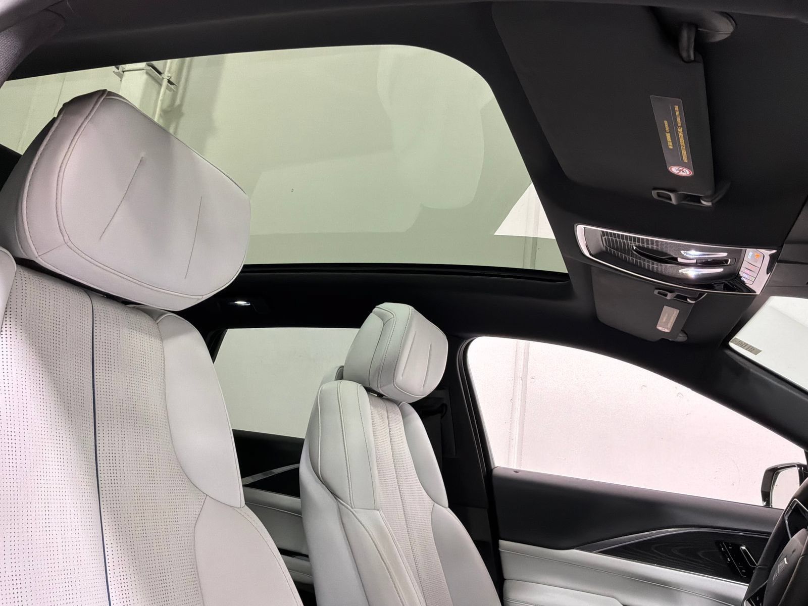 Used 2024 Cadillac Lyriq Sport AWD/4WD image 23
