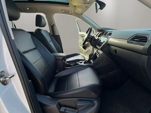 Used 2018 Volkswagen Tiguan SE w/ Panoramic Sunroof Package AWD/4WD image 10