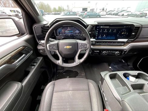 Used 2025 Chevrolet Silverado 1500 LT image 16