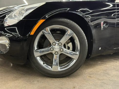 Used 2006 Pontiac Solstice Convertible w/ Premium Package RWD image 4