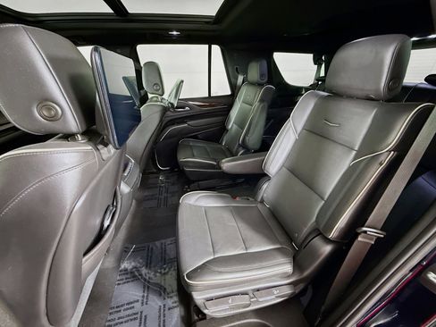 Used 2021 Cadillac Escalade Premium Luxury image 21