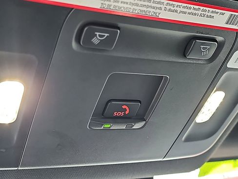 Used 2025 Toyota Camry SE image 25