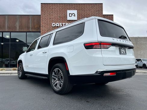 Used 2024 Jeep Wagoneer L Series II w/ Flexible Seating Group image 4