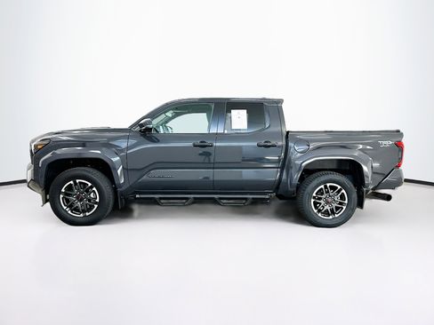 Used 2024 Toyota Tacoma TRD Sport w/ TRD Sport Upgrade Package image 4