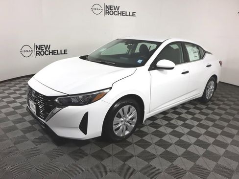 Used 2024 Nissan Sentra S image 3